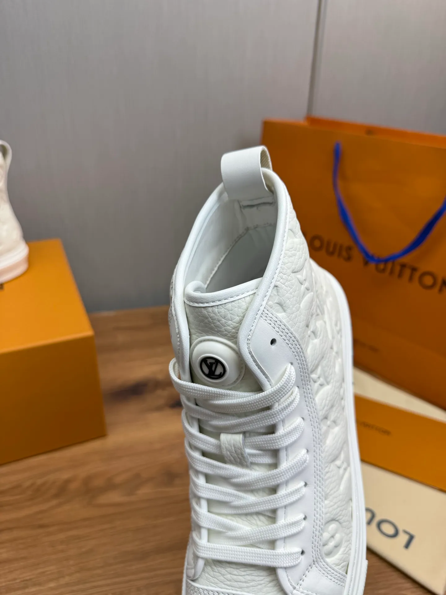 Men's shoes 💰840💰 LOUIS VUITTON [Luden Yiwei] The new trendy Lv is on the market 🎁, casual and fashionable men's shoes 👟 1:1 shipment ⬆️The upper is made of imported cowhide + cowhide mesh lining, the original wear-resistant rubber outsole, the version is simple and elegant, exclusive for trendy men. 38-45 (38.45 is non-refundable if made to order)